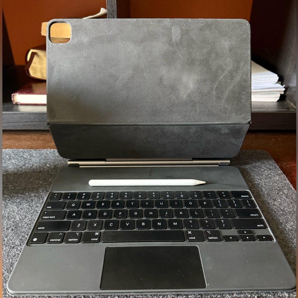 12.9 inch Apple Magic Keyboard + Apple Pencil 2nd Generation